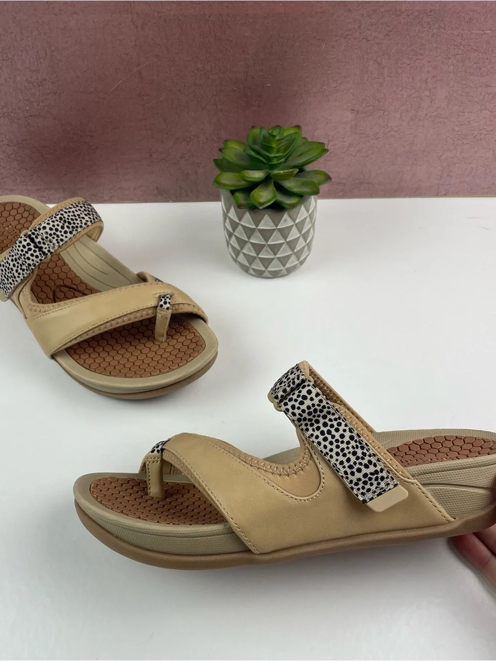 BareTraps Denni Tan White Brown Leopard Animal Print Strappy Wedge Sandals Shoes